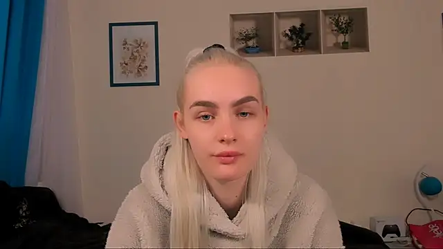 OliviaKisss online show from April 25, 2026, 1:25 pm