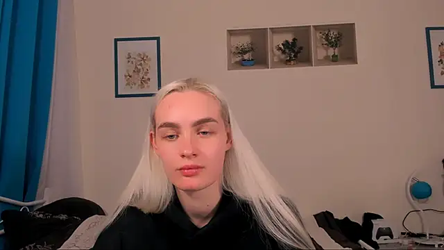 OliviaKisss online show from May 18, 2026, 6:58 pm
