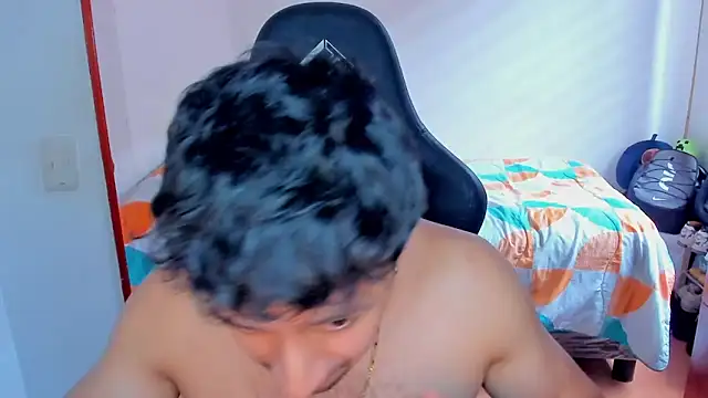 Snapshot of Tommy_Bred chatting on February 9, 2026, 6:01 pm Tommy Bred online show from February 9, 2026, 6:01 pm