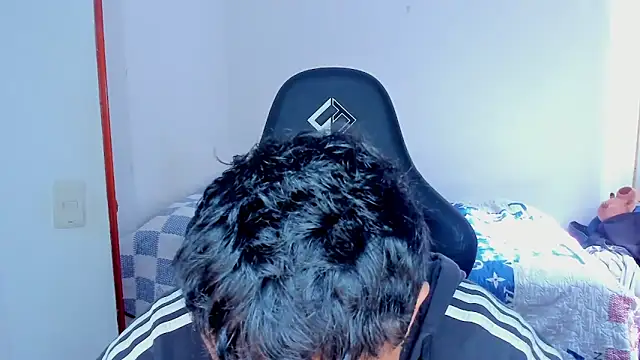 Snapshot of Tommy_Bred chatting on February 25, 2026, 7:12 pm Tommy Bred online show from February 25, 2026, 7:12 pm