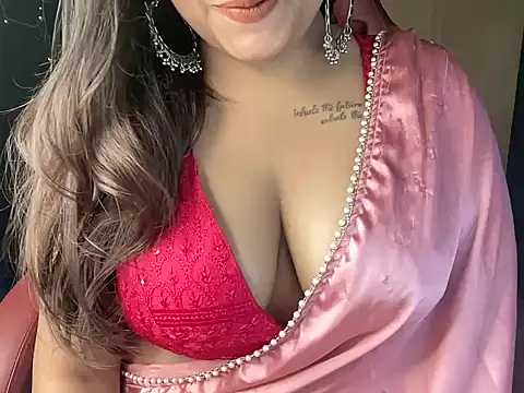 Snapshot of shanayaaa_1 chatting on February 9, 2025, 5:40 am shanayaaa 1 online show from February 9, 2025, 5:40 am