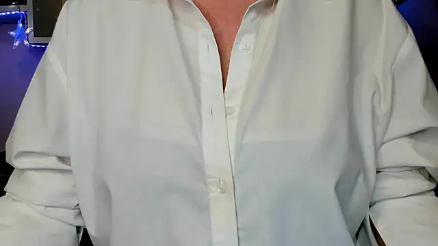 Snapshot of feliziaDesire chatting on February 3, 2025, 11:53 am feliziaDesire online show from February 3, 2025, 11:53 am