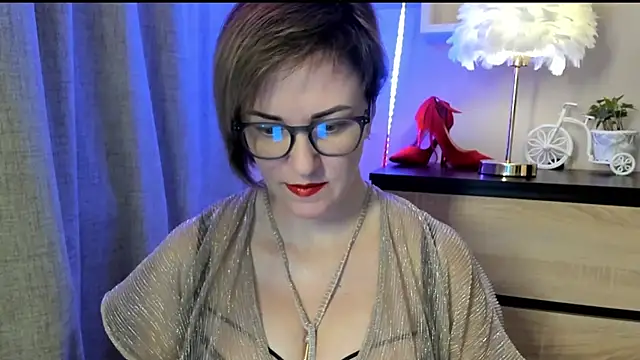 Snapshot of feliziaDesire chatting on October 5, 2025, 8:12 am feliziaDesire online show from October 5, 2025, 8:12 am