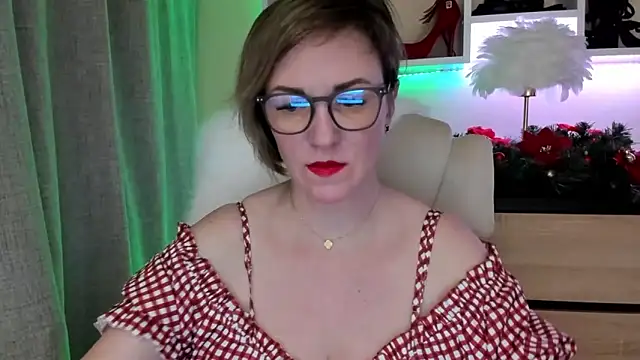 feliziaDesire online show from December 17, 2025, 2:23 pm