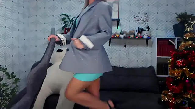 MillaXQueen online show from December 20, 2025, 2:57 pm