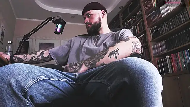 Snapshot of FindomJason chatting on February 5, 2026, 10:42 am FindomJason online show from February 5, 2026, 10:42 am