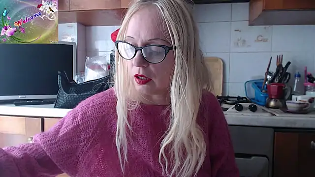 Snapshot of martachatte chatting on October 1, 2025, 8:53 am martachatte online show from October 1, 2025, 8:53 am