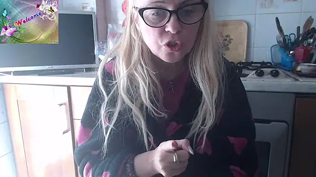 Snapshot of martachatte chatting on October 4, 2025, 9:18 am martachatte online show from October 4, 2025, 9:18 am