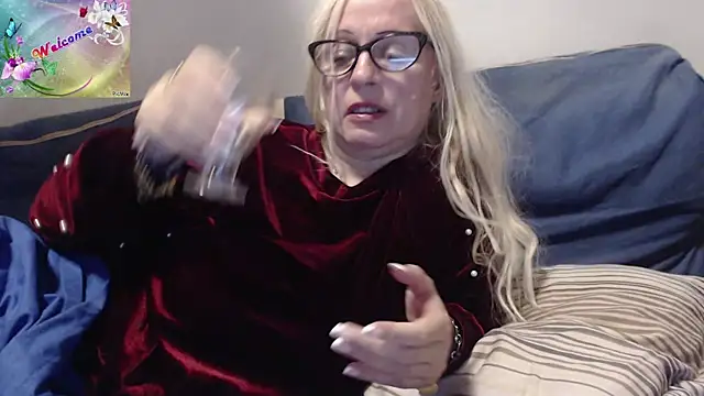 Snapshot of martachatte chatting on October 11, 2025, 7:45 pm martachatte online show from October 11, 2025, 7:45 pm