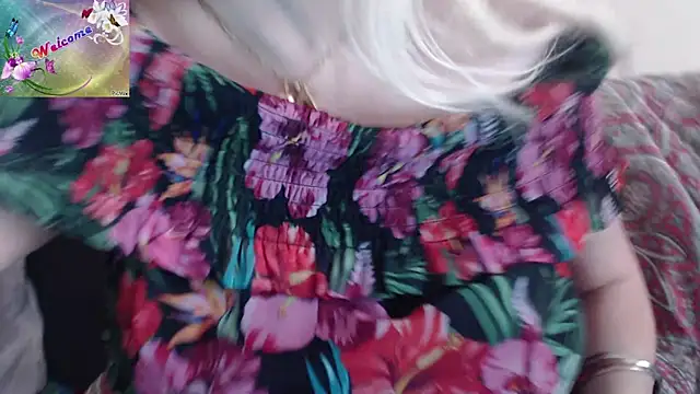 Snapshot of martachatte chatting on October 14, 2025, 8:37 am martachatte online show from October 14, 2025, 8:37 am