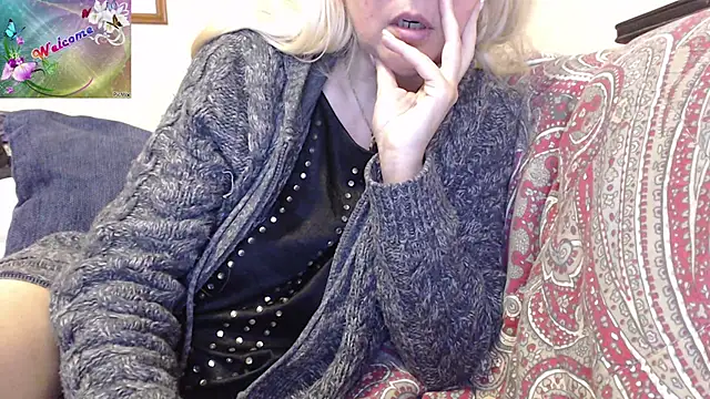 Snapshot of martachatte chatting on October 16, 2025, 7:53 am martachatte online show from October 16, 2025, 7:53 am