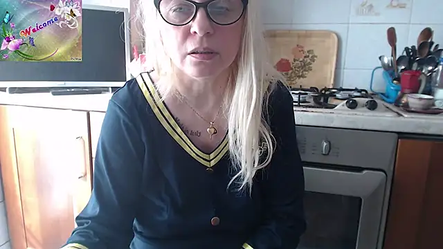 Snapshot of martachatte chatting on November 8, 2025, 9:42 am martachatte online show from November 8, 2025, 9:42 am