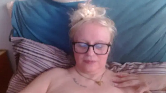Snapshot of martachatte chatting on July 6, 2026, 6:21 am martachatte online show from July 6, 2026, 6:21 am