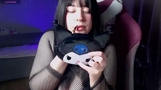 Snapshot of MeowkaUwU_ chatting on May 14, 2026, 9:32 pm MeowkaUwU online show from May 14, 2026, 9:32 pm