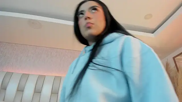 Rebeca jones online show from April 16, 2026, 12:17 pm