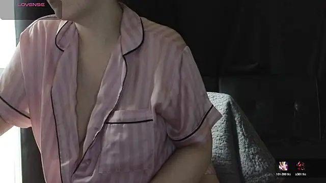 Mia G0ld online show from April 9, 2026, 12:54 pm