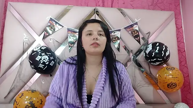 nathaly low1 online show from October 9, 2025, 3:04 am