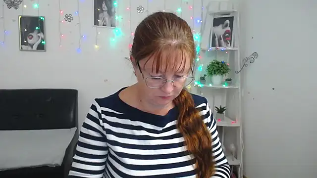 VanessaHotts online show from October 13, 2025, 5:07 am