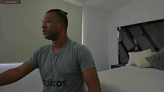 Snapshot of AnnieAndStefan chatting on January 12, 2025, 7:42 pm AnnieAndStefan online show from January 12, 2025, 7:42 pm