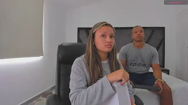 Snapshot of AnnieAndStefan chatting on February 4, 2025, 4:08 pm AnnieAndStefan online show from February 4, 2025, 4:08 pm