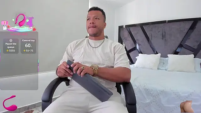 Snapshot of AnnieAndStefan chatting on October 22, 2025, 1:55 pm AnnieAndStefan online show from October 22, 2025, 1:55 pm