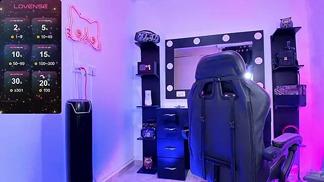 Snapshot of miss_kitty chatting on October 11, 2025, 12:43 am miss kitty online show from October 11, 2025, 12:43 am