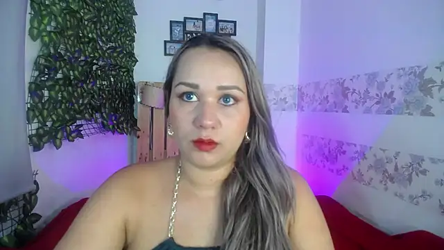 Snapshot of paula_brausin chatting on February 10, 2025, 8:31 pm paula brausin online show from February 10, 2025, 8:31 pm