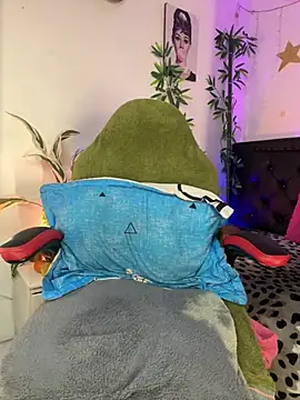 lonely shewolf online show from February 20, 2026, 4:51 pm