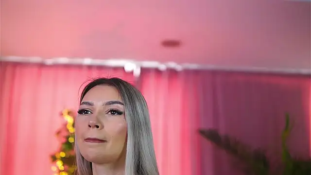 Snapshot of ArtTeasee chatting on March 3, 2025, 9:33 am ArtTeasee online show from March 3, 2025, 9:33 am