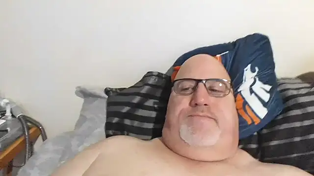 Snapshot of Bigbear0563 chatting on February 13, 2025, 3:35 pm Bigbear0563 online show from February 13, 2025, 3:35 pm