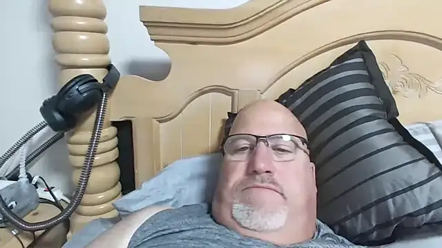 Snapshot of Bigbear0563 chatting on September 30, 2025, 4:23 pm Bigbear0563 online show from September 30, 2025, 4:23 pm