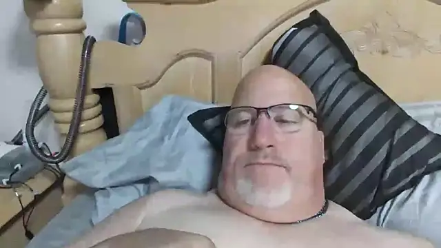 Snapshot of Bigbear0563 chatting on October 15, 2025, 4:18 pm Bigbear0563 online show from October 15, 2025, 4:18 pm