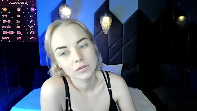 StephanieSweety online show from February 24, 2025, 1:53 pm