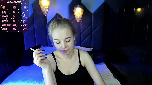 StephanieSweety online show from March 10, 2025, 8:37 am