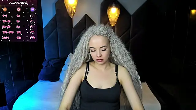 StephanieSweety online show from March 18, 2025, 4:48 pm