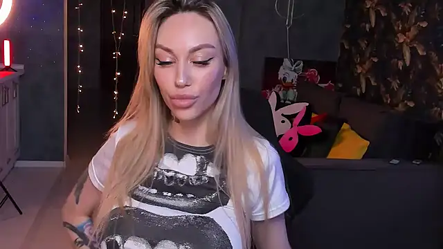 Snapshot of Blckmirrorr chatting on January 23, 2025, 4:19 am Blckmirrorr online show from January 23, 2025, 4:19 am