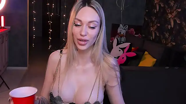 Snapshot of Blckmirrorr chatting on January 23, 2025, 1:35 pm Blckmirrorr online show from January 23, 2025, 1:35 pm