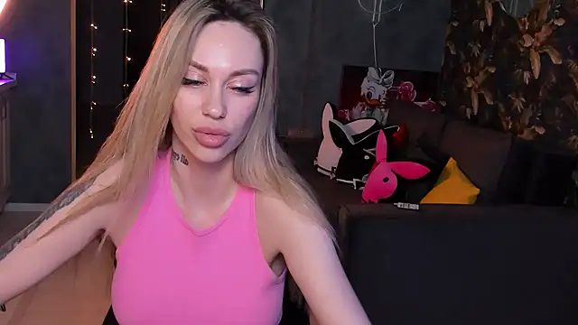 Snapshot of Blckmirrorr chatting on February 6, 2025, 4:36 pm Blckmirrorr online show from February 6, 2025, 4:36 pm