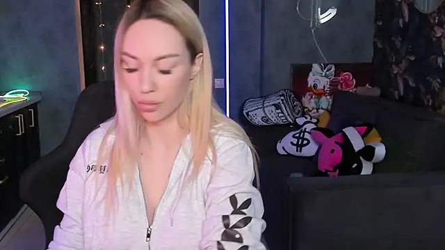 Blckmirrorr online show from April 21, 2026, 12:55 pm