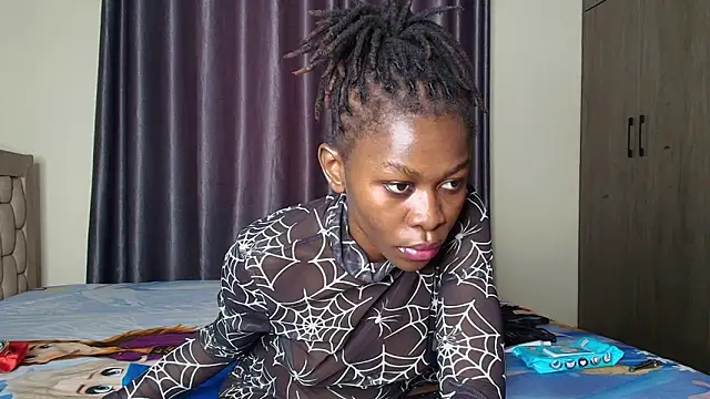 Snapshot of queen_heather chatting on January 20, 2025, 8:30 am queen heather online show from January 20, 2025, 8:30 am