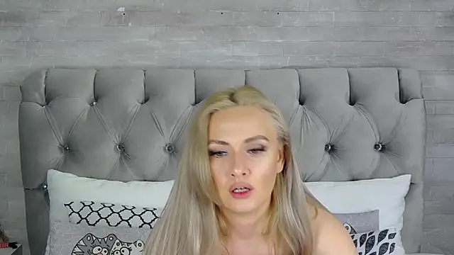 IsabellaDeRosa online show from March 7, 2025, 12:23 pm