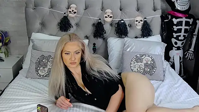 IsabellaDeRosa online show from October 28, 2025, 9:46 am