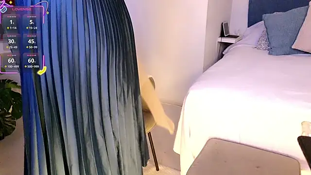 Snapshot of missmiamore chatting on October 8, 2025, 8:28 pm missmiamore online show from October 8, 2025, 8:28 pm