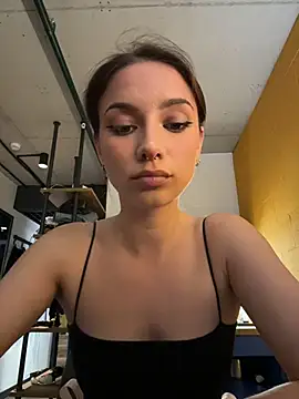 sinthiaroze online show from September 19, 2025, 7:58 pm