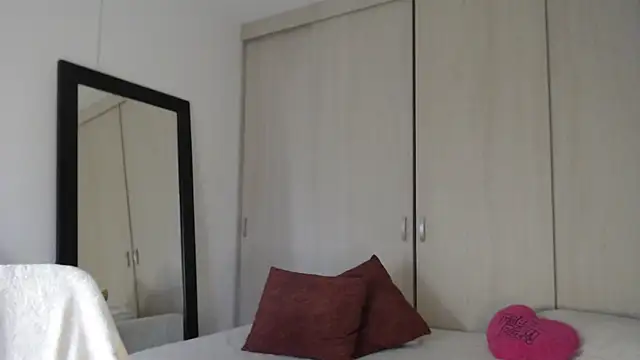 Snapshot of cristal_sexybody chatting on October 2, 2025, 10:06 pm cristal sexybody online show from October 2, 2025, 10:06 pm