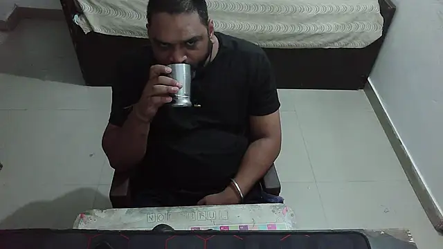 Snapshot of rentarob chatting on April 19, 2026, 6:32 pm rentarob online show from April 19, 2026, 6:32 pm
