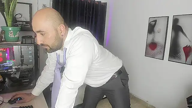 Snapshot of Leon_1234 chatting on December 28, 2024, 10:13 pm Leon 1234 online show from December 28, 2024, 10:13 pm