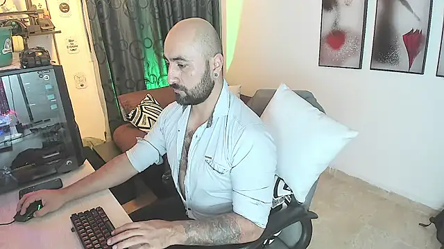 Snapshot of Leon_1234 chatting on January 13, 2025, 8:58 am Leon 1234 online show from January 13, 2025, 8:58 am