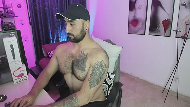 Snapshot of Leon_1234 chatting on January 14, 2025, 8:31 am Leon 1234 online show from January 14, 2025, 8:31 am