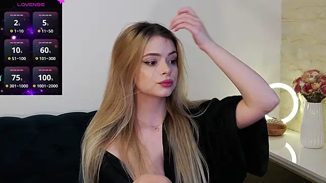 Snapshot of Kailynn_Moenn chatting on December 2, 2024, 6:32 pm Kailynn Moenn online show from December 2, 2024, 6:32 pm